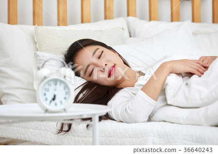 Woman, weather, alarm, sleep, oversleep, bed 36640243