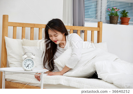 Woman, weather, alarm, sleep, oversleep, bed Woman, weather, alarm, sleep, oversleep, bed 36640252