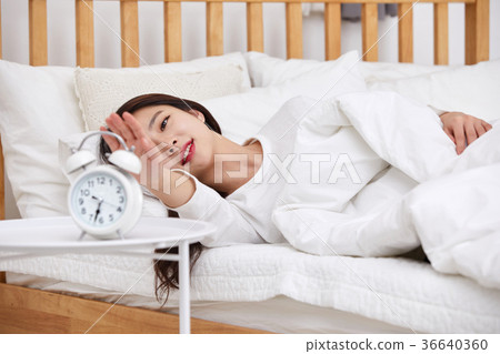 快樂的蜻蜓，女人，天氣，報警，睡覺，床 36640360