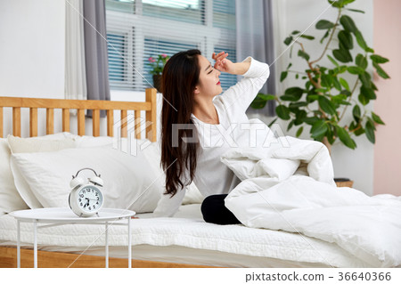 快樂的蜻蜓，女人，天氣，報警，睡覺，床 36640366