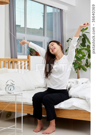 快樂的蜻蜓，女人，天氣，報警，睡覺，床 36640369