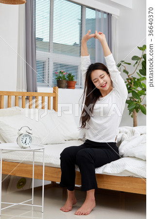 快樂的蜻蜓，女人，天氣，報警，睡覺，床 36640370