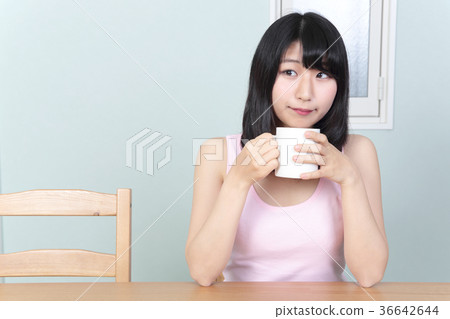 Relaxing woman Relaxing woman 36642644