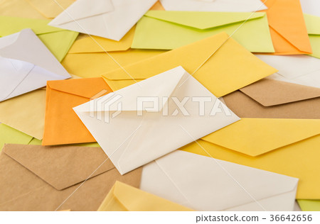 很多信件堆疊的電子郵件信封閱讀閱讀業務電子郵件 很多信件堆疊的電子郵件信封閱讀閱讀業務電子郵件 36642656
