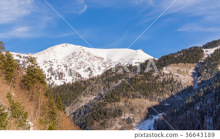 Winter mountain landscape with rocks and snow Winter mountain landscape with rocks and snow 36643189