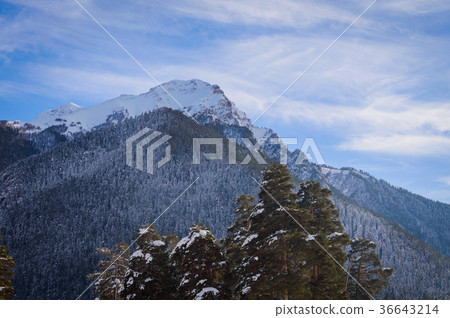 Winter mountain landscape with rocks and snow 36643214