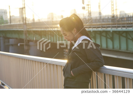 Jogging, winter 36644129