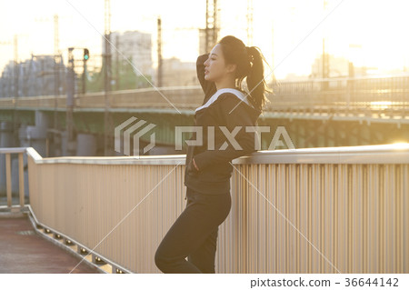 Jogging, winter 36644142