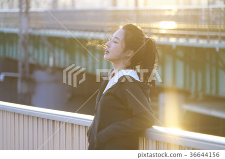 Jogging, winter 36644156