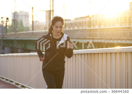 Jogging, winter 36644160
