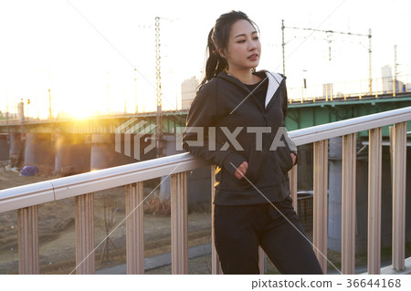 Jogging, winter 36644168