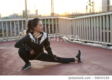 Jogging, winter 36644188