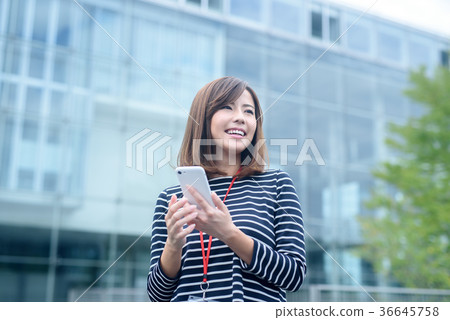 隨便的女商人 隨便的女商人 36645758