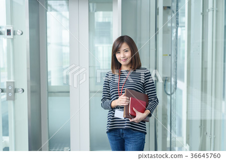 隨便的女商人 隨便的女商人 36645760