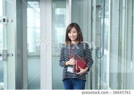 隨便的女商人 隨便的女商人 36645761