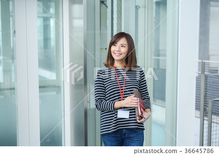 隨便的女商人 隨便的女商人 36645786