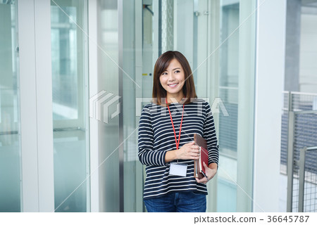 隨便的女商人 隨便的女商人 36645787