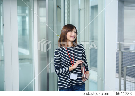 隨便的女商人 隨便的女商人 36645788