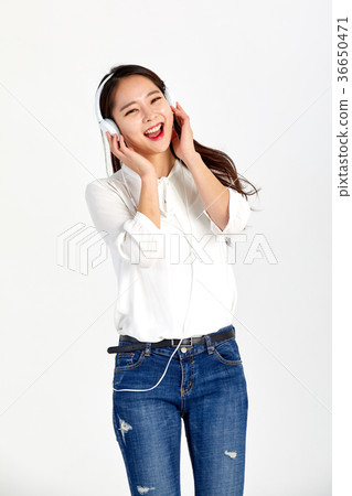 20 girls who enjoy music and enjoy 20 girls who enjoy music and enjoy 36650471