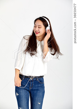 20 girls who enjoy music and enjoy 20 girls who enjoy music and enjoy 36650477