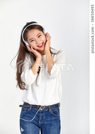 20 girls who enjoy music and enjoy 36650495