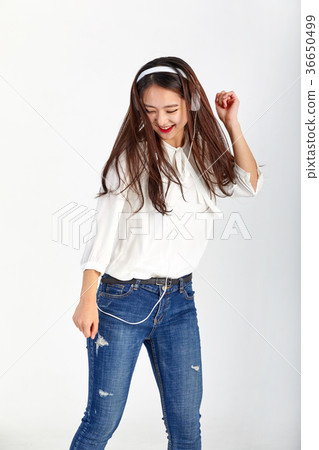 20 girls who enjoy music and enjoy 20 girls who enjoy music and enjoy 36650499