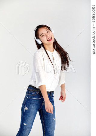 20 girls who enjoy music and enjoy 20 girls who enjoy music and enjoy 36650503