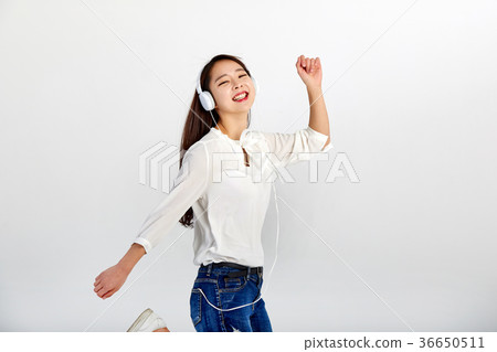 20 girls who enjoy music and enjoy 20 girls who enjoy music and enjoy 36650511