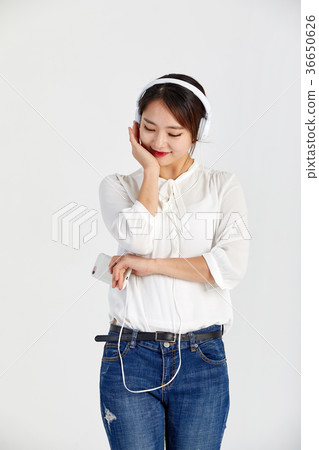 20 girls who enjoy music and enjoy 20 girls who enjoy music and enjoy 36650626