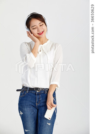 20 girls who enjoy music and enjoy 20 girls who enjoy music and enjoy 36650629
