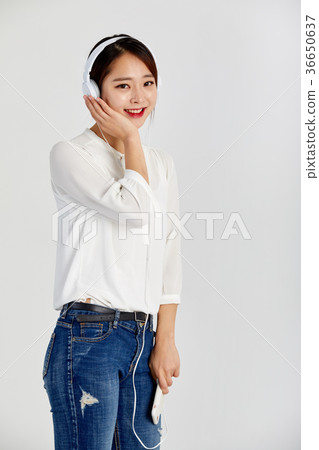 20 girls who enjoy music and enjoy 20 girls who enjoy music and enjoy 36650637