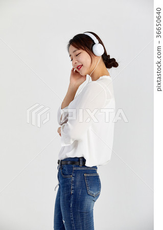 20個喜歡音樂和享受的女孩 20個喜歡音樂和享受的女孩 36650640