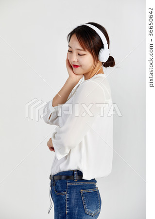 20 girls who enjoy music and enjoy 20 girls who enjoy music and enjoy 36650642