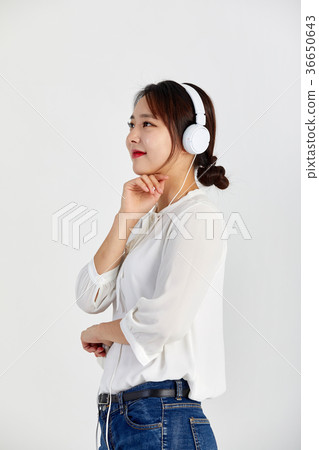 20個喜歡音樂和享受的女孩 20個喜歡音樂和享受的女孩 36650643