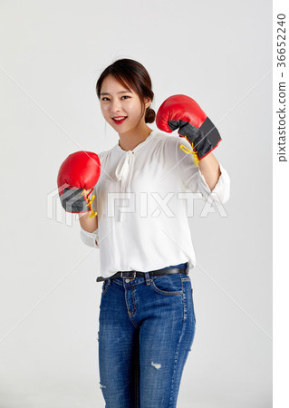 20 year old woman in boxing gloves 20 year old woman in boxing gloves 36652240