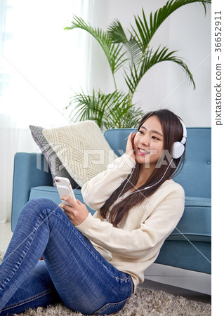 20個女孩度假聽音樂 20個女孩度假聽音樂 36652911