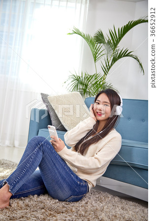 20個女孩度假聽音樂 20個女孩度假聽音樂 36652912