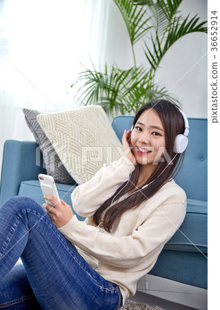 20個女孩度假聽音樂 20個女孩度假聽音樂 36652914
