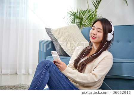 20個女孩度假聽音樂 20個女孩度假聽音樂 36652915