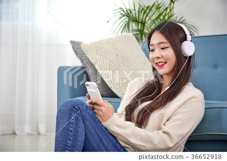 20個女孩度假聽音樂 20個女孩度假聽音樂 36652918
