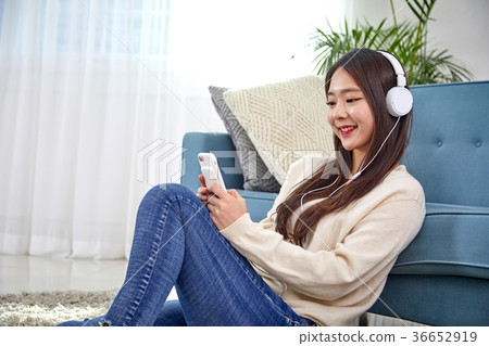 20個女孩度假聽音樂 36652919