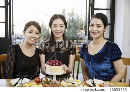 年輕女子，20多歲，韓國人，聖誕節 36655703