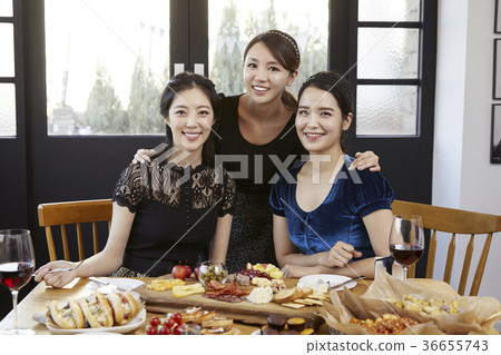 年輕女子，20多歲，韓國人，聖誕節 36655743