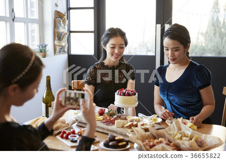 年輕女子，20多歲，韓國人，聖誕節 36655822