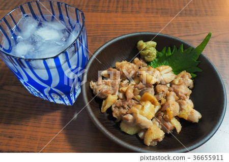 當地雞肉的木炭燒烤 當地雞肉的木炭燒烤 36655911