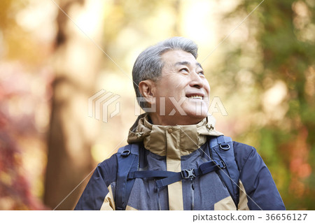 Man, korean, living 36656127