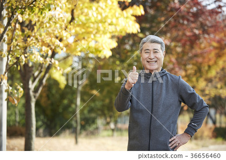 Man, korean, living 36656460
