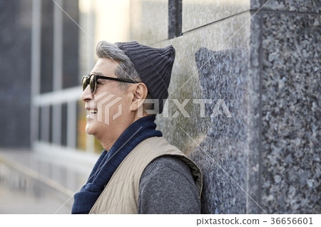 Man, korean, living 36656601