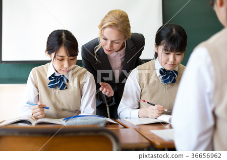 初中生英語課高中生 36656962