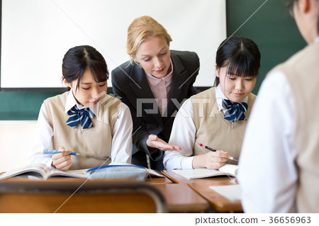 初中生英語課高中生 初中生英語課高中生 36656963